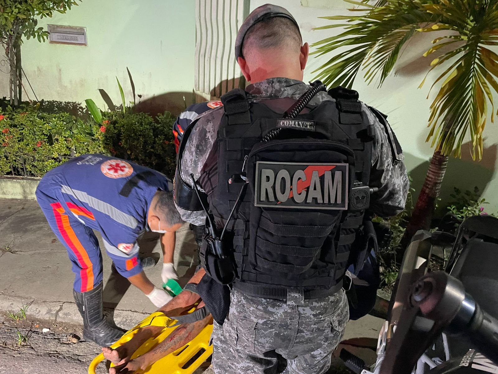 Suspeitos de roubar motociclista por aplicativo são espancados no conjunto Petros