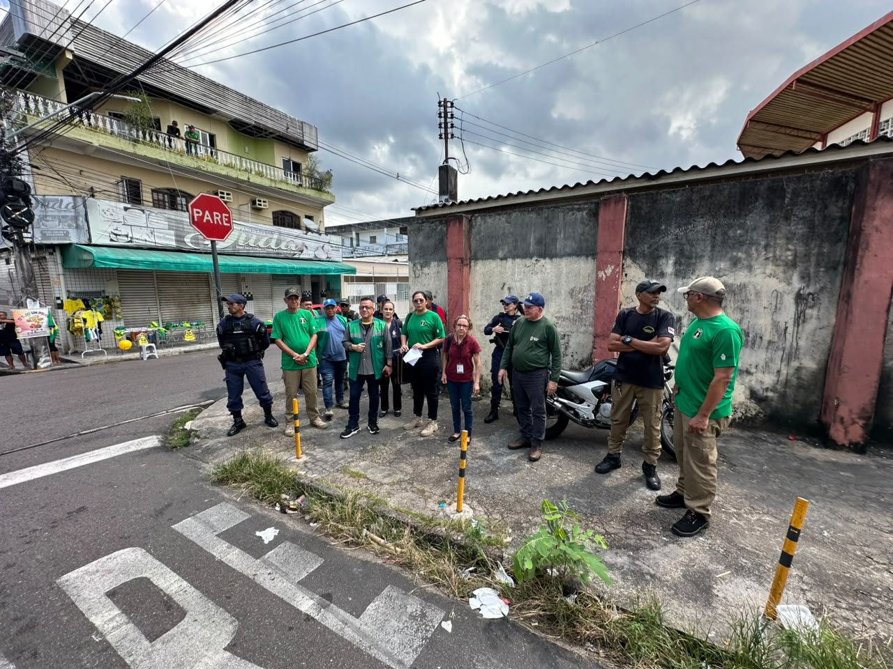 Comércio de carnes é multado em R$ 84 mil por descarte irregular e falta de licença ambiental em Manaus