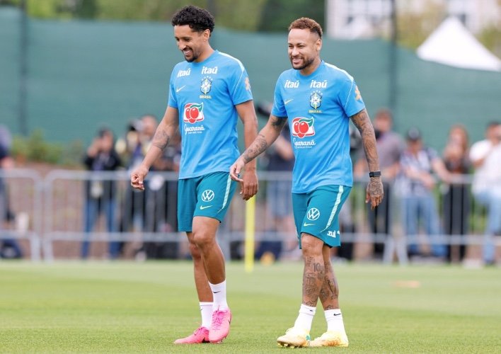 Com Neymar em campo, Seleção faz último treino antes de enfrentar a Escócia na Copa