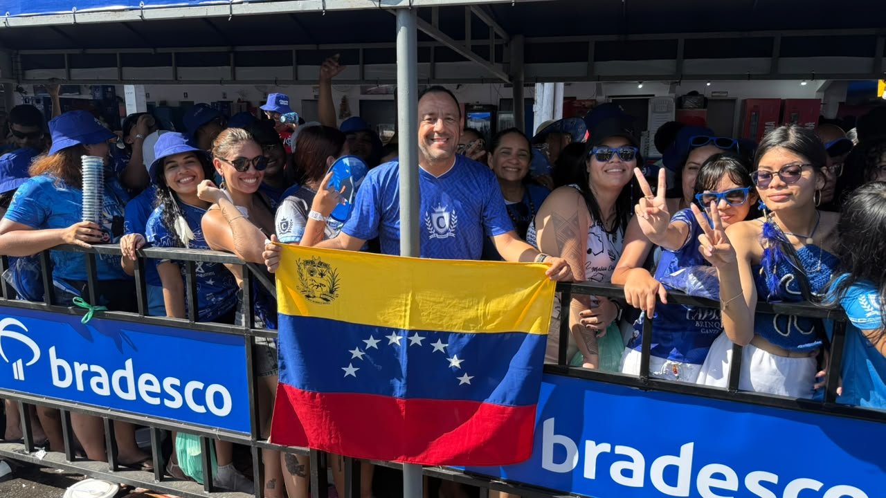 Em meio a tragédia, venezuelano celebra vida e cultura no Festival de Parintins