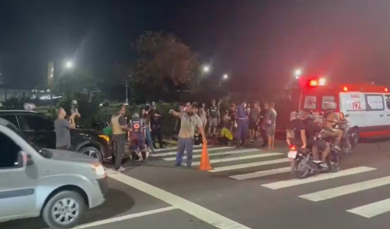 Manobra para evitar atropelamento causa colisão e deixa feridos em Manaus