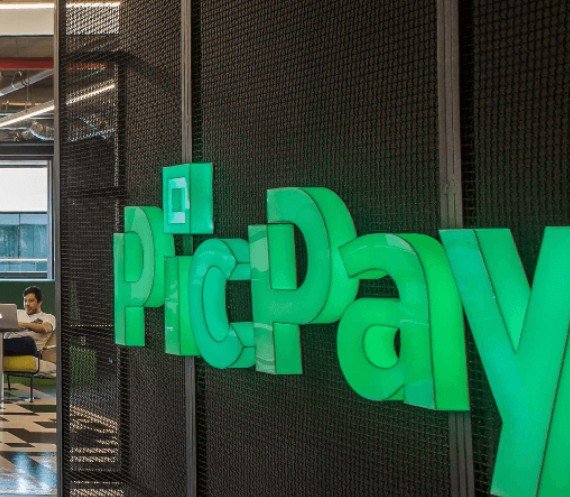 Operação contra fraude bloqueia R$ 90 milhões do PicPay e mira ex-presidente do BRB