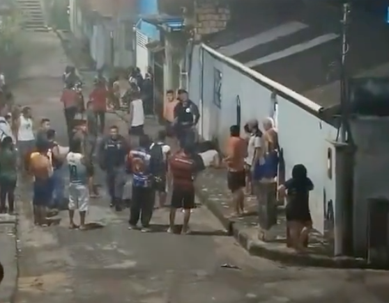 Policial à paisana impede assalto e prende suspeito em flagrante no Petrópolis; vídeo