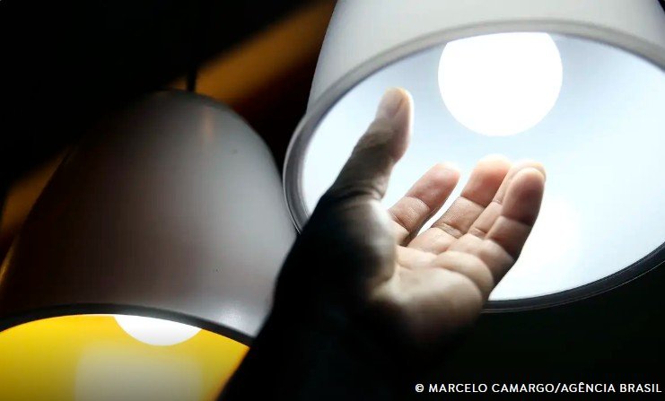 Aneel mantém bandeira amarela; saiba quanto você vai pagar a mais na conta de luz em julho