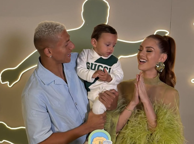 Jogador Richarlison reage a comentário sobre nome do filho: "Vai caçar serviço"