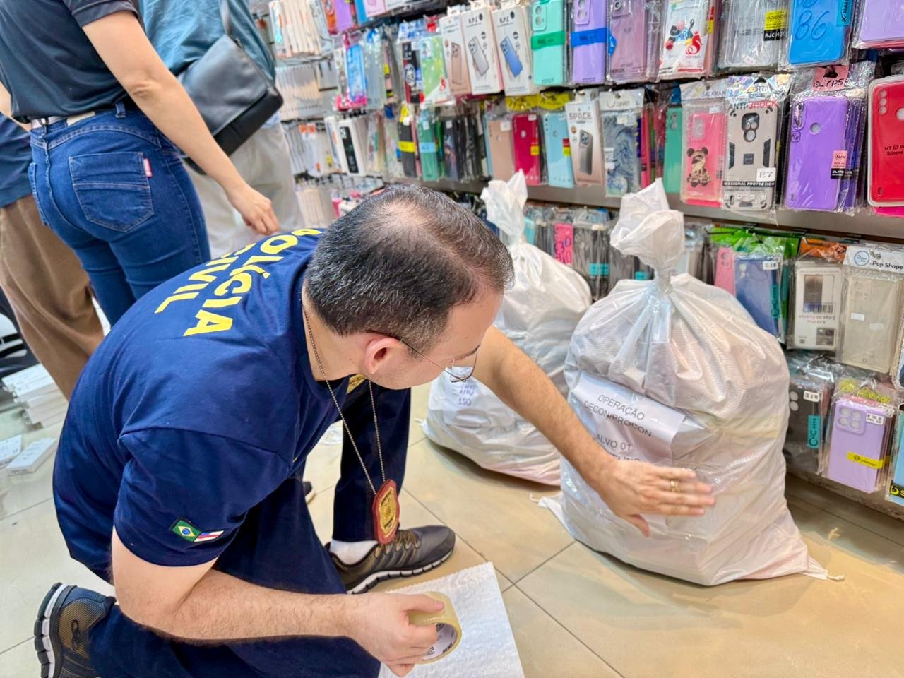 Operação apreende mais de 2,8 mil produtos falsificados na zona Norte de Manaus