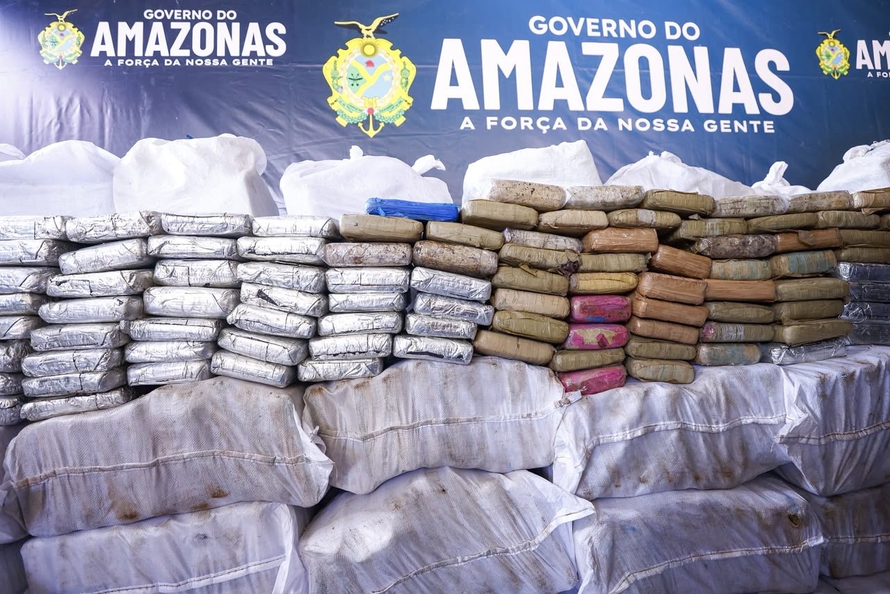 Segunda maior da história: Operação policial apreende 2,5 toneladas de drogas no Amazonas