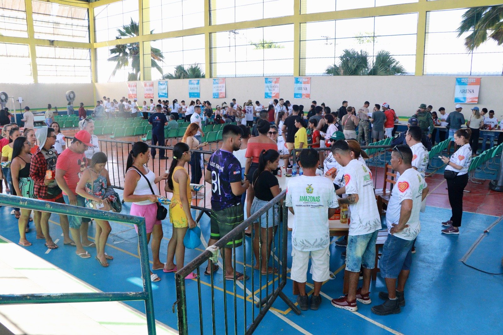 Festa dos Visitantes: Troca de alimentos por pulseiras começa nesta terça em Parintins