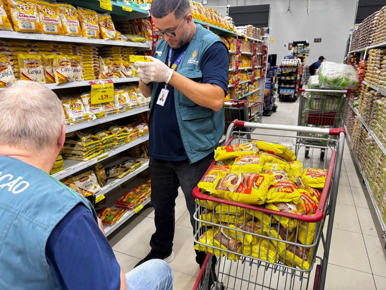 Cesta básica fica 4,68% mais cara em Manaus; variação de preços entre supermercados chega a R$ 65