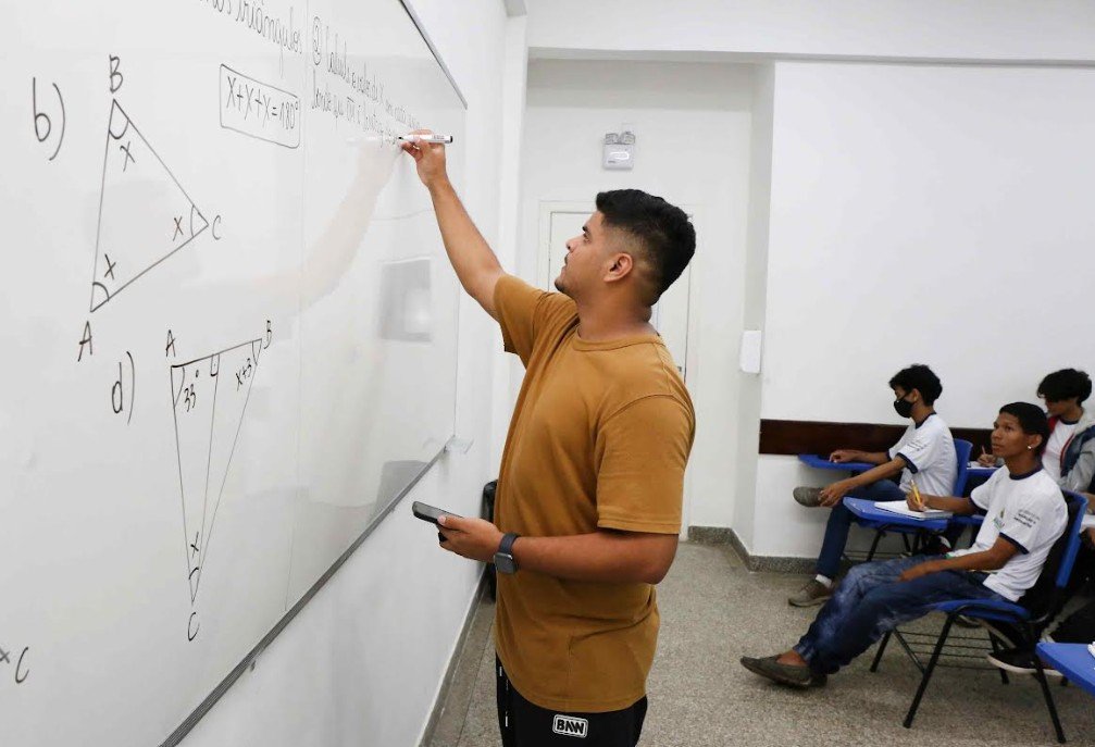 Seduc-AM convoca 43 aprovados em processo seletivo para o interior do estado