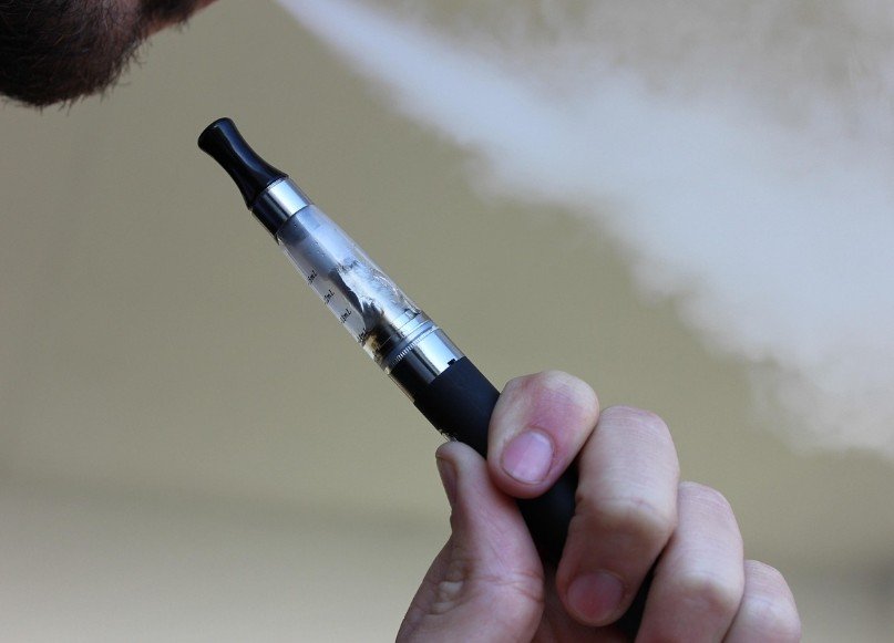 Estudo aponta que cigarro eletrônico causa danos aos órgãos e envelhecimento precoce
