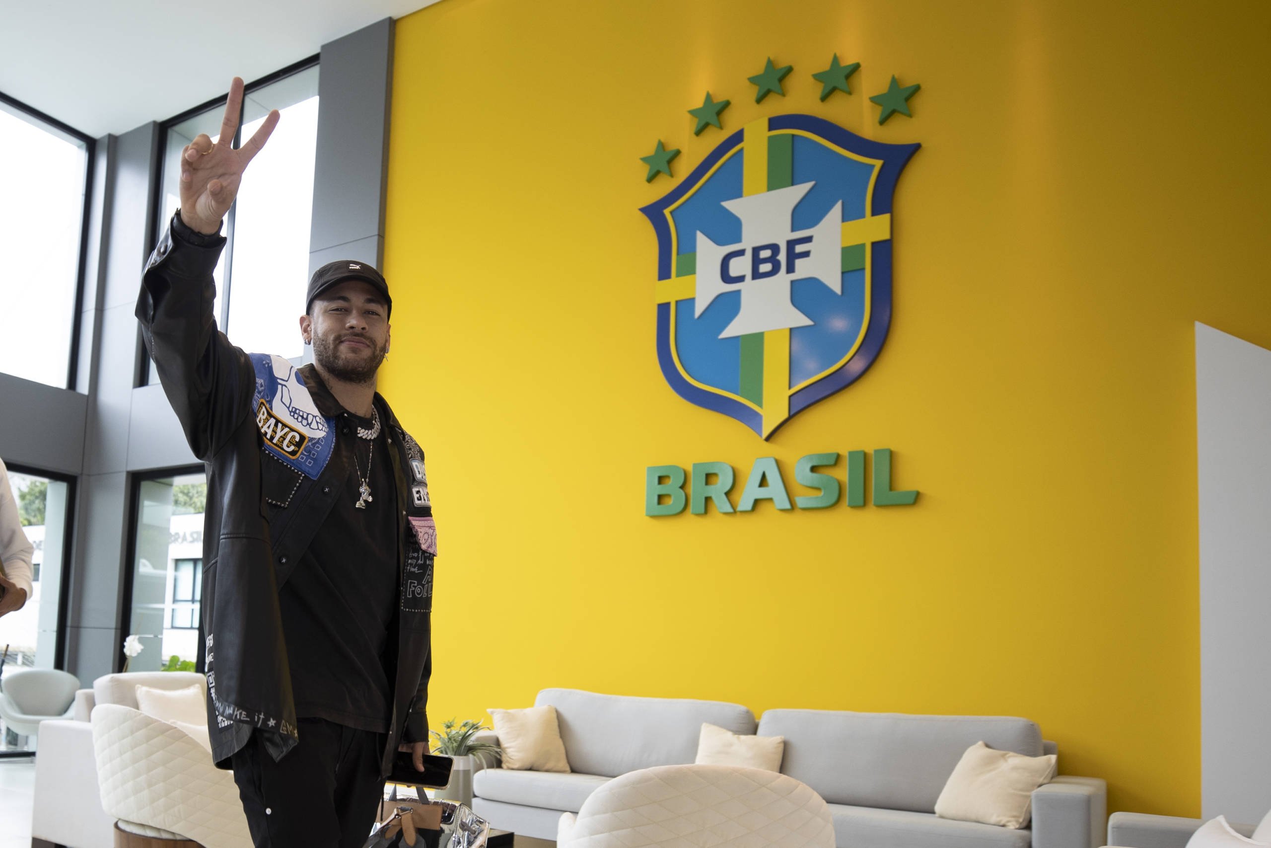 Cabelo do hexa? Neymar aposta em novo visual às vésperas de estreia do Brasil na Copa