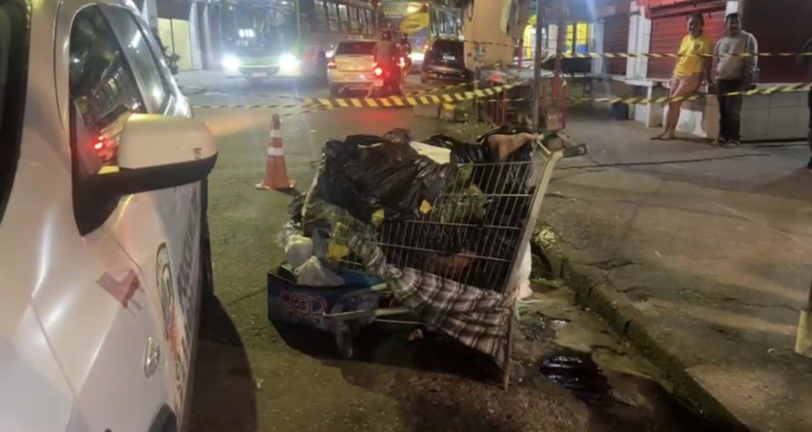 Corpo de homem é encontrado dentro de carrinho de supermercado na Compensa