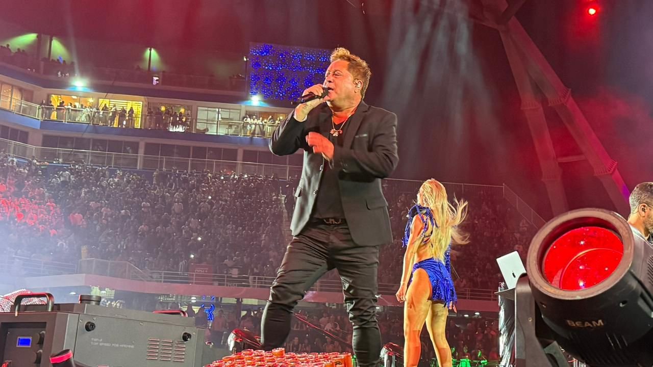 Leonardo arrasta multidão e comanda sertanejo na Festa dos Visitantes em Parintins