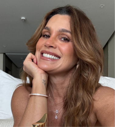 Flávia Alessandra relembra gravidez: "Na cama dos meus pais"