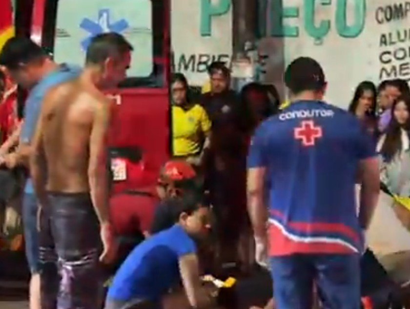 Homem colide com motocicleta estacionada e causa acidente com feridos em Itacoatiara