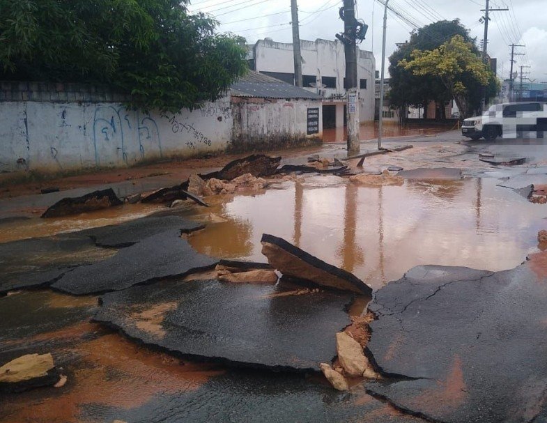 Prefeito defende reestruturação da Ageman para barrar novos buracos da Águas de Manaus