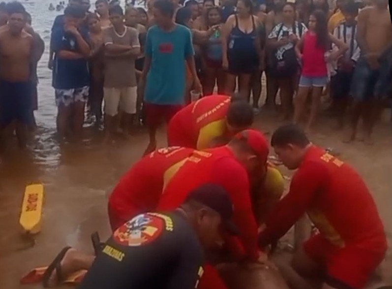 Jovem morre afogado na praia da Ponta Negra
