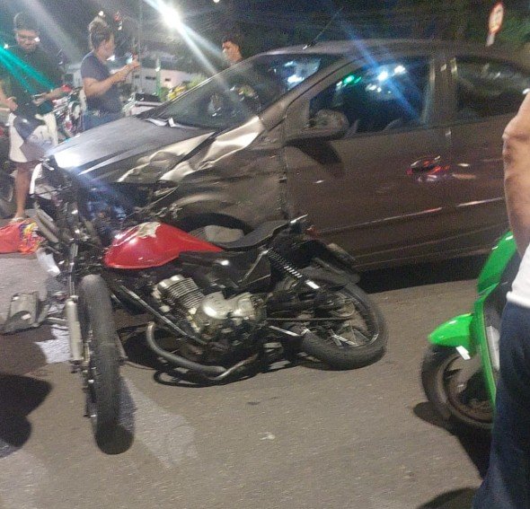 Acidente entre carro e motocicleta deixa dois feridos na Cachoeirinha