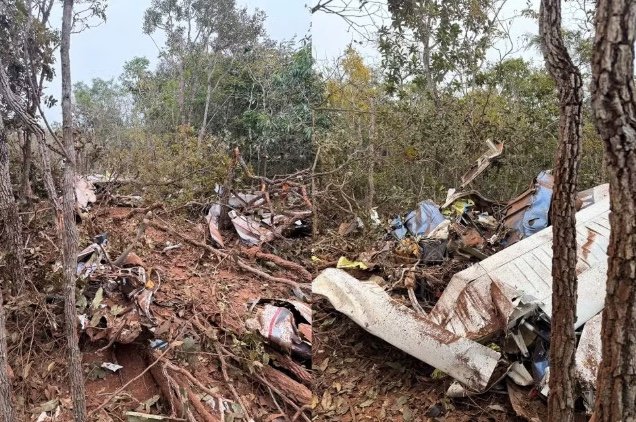 Sob forte neblina, avião cai e deixa dois mortos em MS