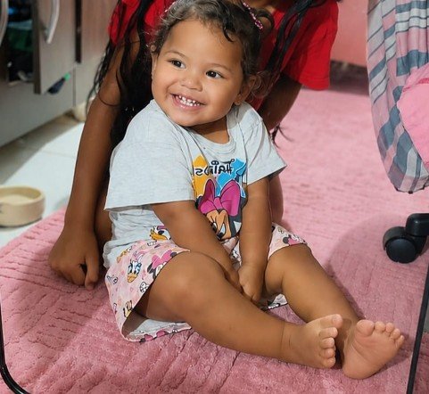 Pai é suspeito de fugir com bebê do aeroporto de Manaus; mãe pede ajuda para encontrá-la