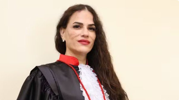 Fabi Diniz de Queiroz toma posse e torna-se a primeira promotora trans do Brasil no Amazonas