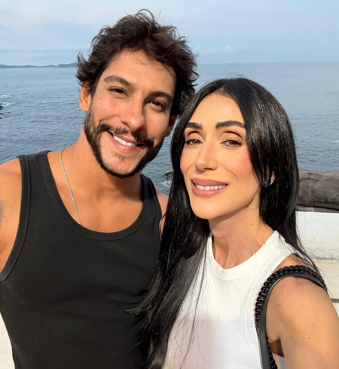 Chega ao fim namoro de Michelle Barros e Shia Phoenix