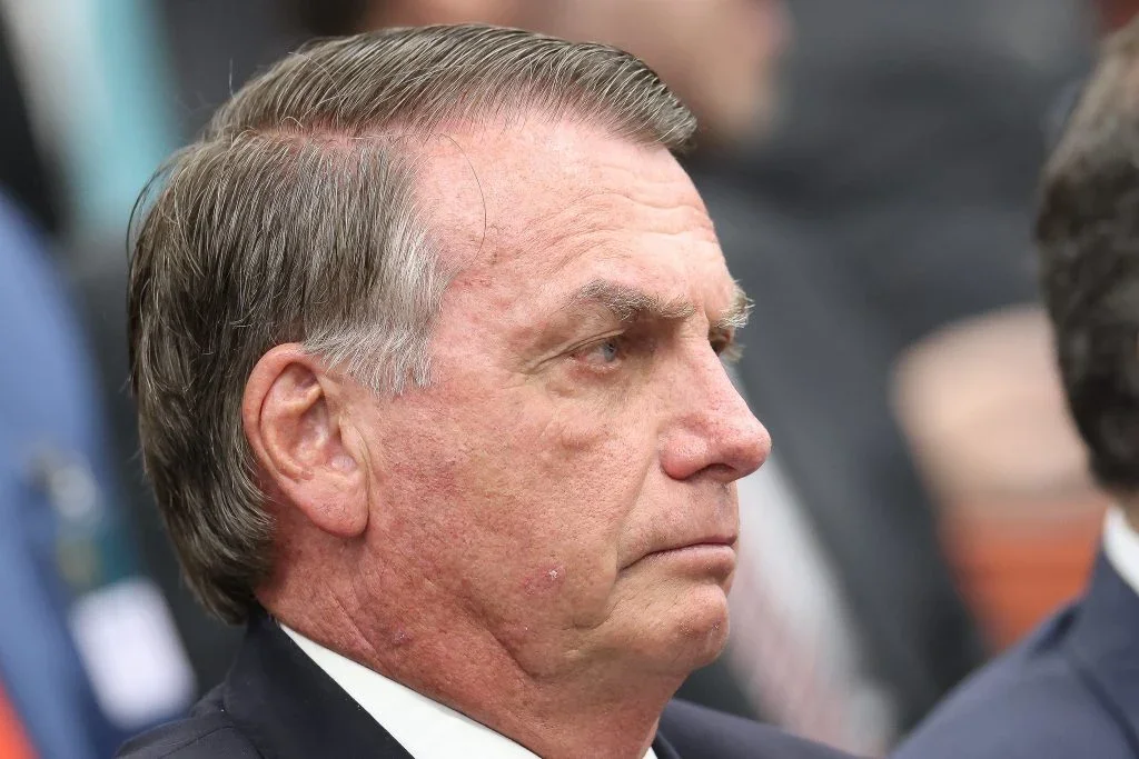 Bolsonaro é alvo de operação da PF após sumiço de armas citadas pelo Exército
