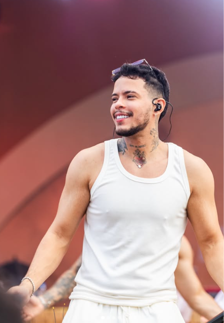 Felipe Amorim cancela shows por problemas de saúde: "15 dias doente"