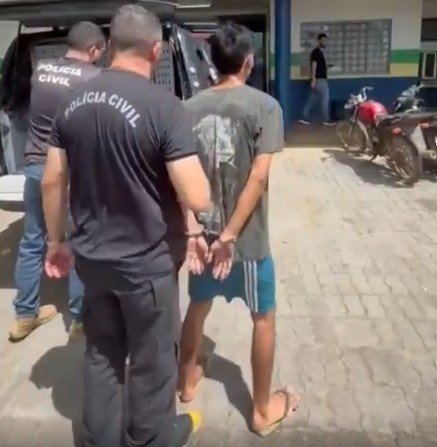 Homem é preso suspeito de agredir mãe com deficiência e reter cartão de benefício em Manacapuru
