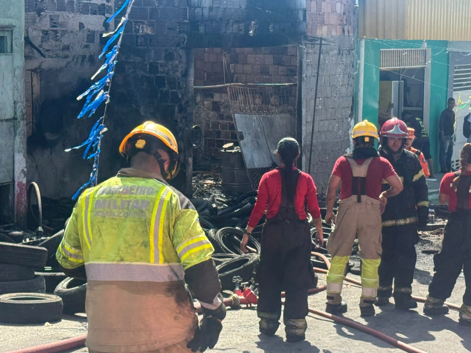 Incêndio supostamente criminoso destrói borracharia no Parque das Nações