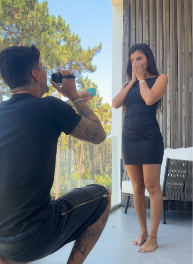 Gabriel Medina pede Isabella Arantes em casamento