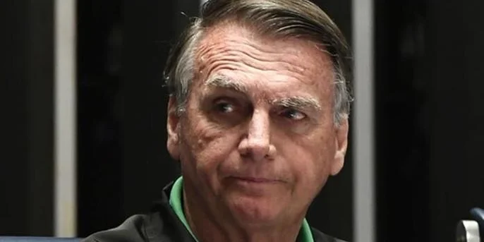 Arma registrada em nome de Bolsonaro é recolhida pela PF em operação no RS