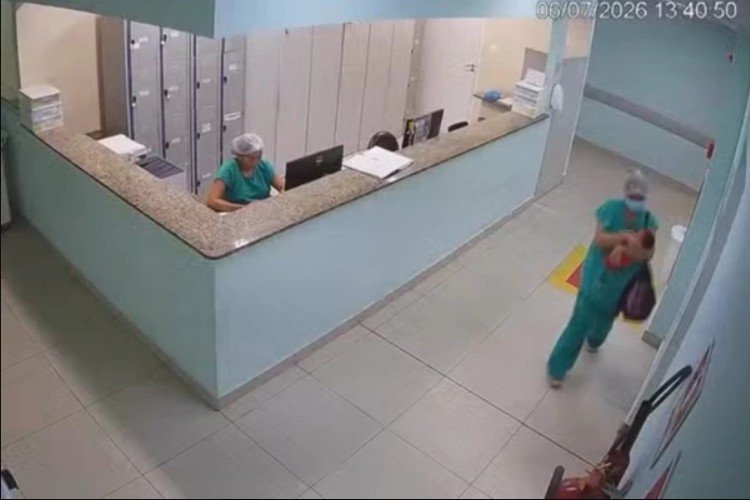 Técnica de enfermagem é presa após tentar deixar maternidade com recém-nascida em bolsa