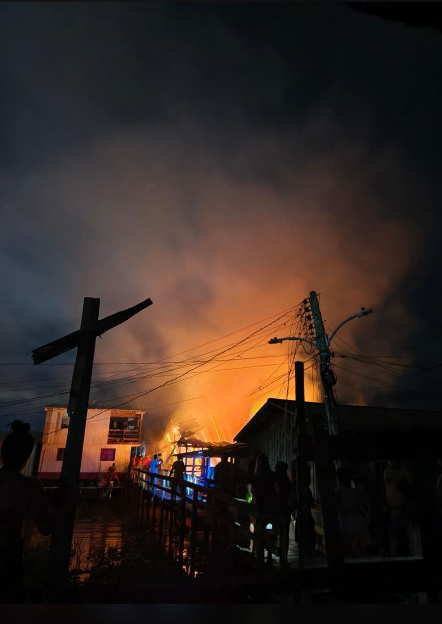 Mulher que morreu em incêndio que destruiu casas no Careiro da Várzea era cadeirante