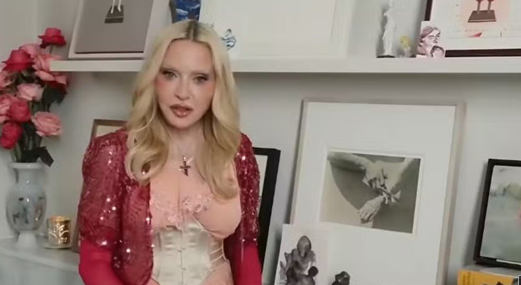 Madonna revela para revista que decora banheiro com 'pênis brasileiro'; veja