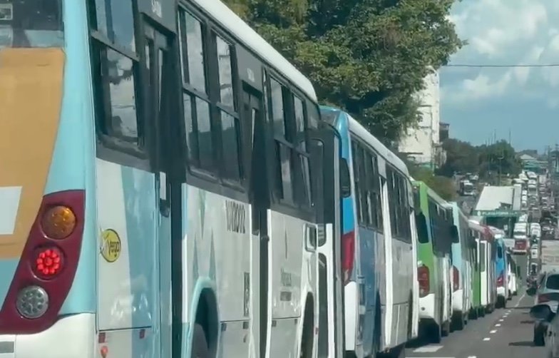 Rodoviários de Manaus decretam greve geral por atraso nos salários