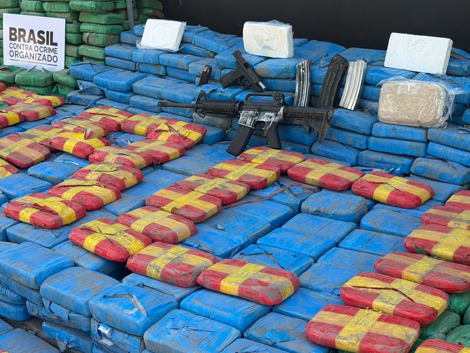 Operação apreende mais de 2,5 toneladas de cocaína no Rio Solimões