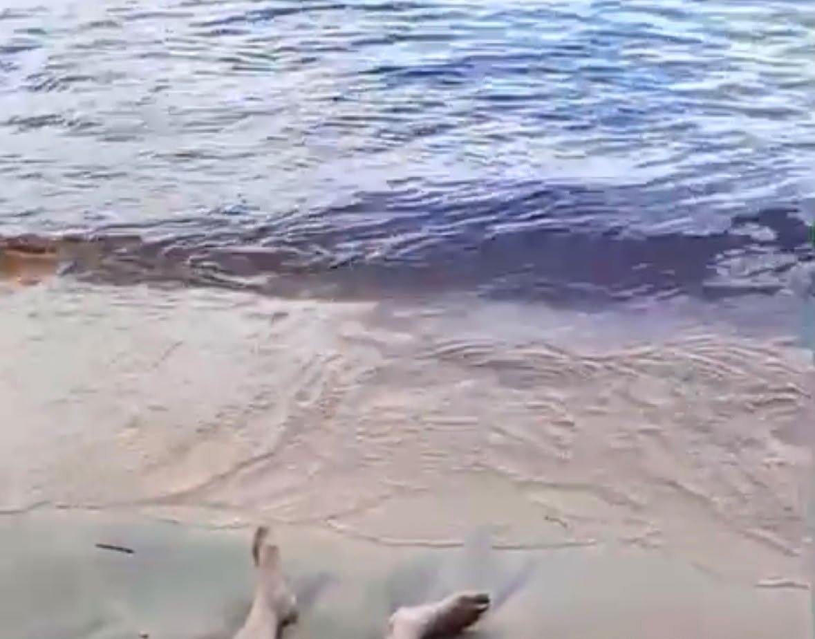 Homem morre afogado na Praia da Lua após cair de embarcação