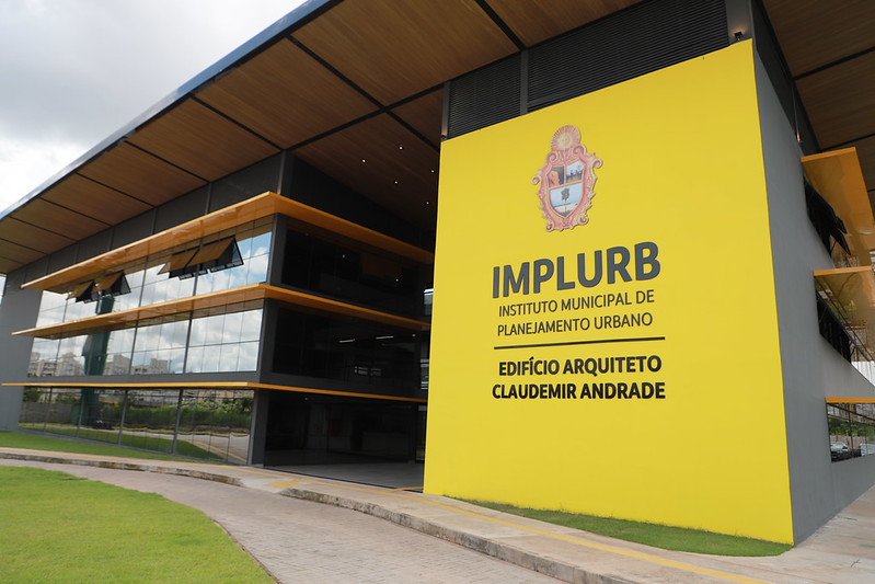 Falha na internet paralisa atendimento presencial e sistemas na sede do Implurb