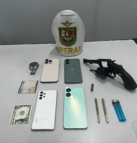 Dupla é presa ao ser flagrada com arma e drogas em carro na Ponte Rio Negro