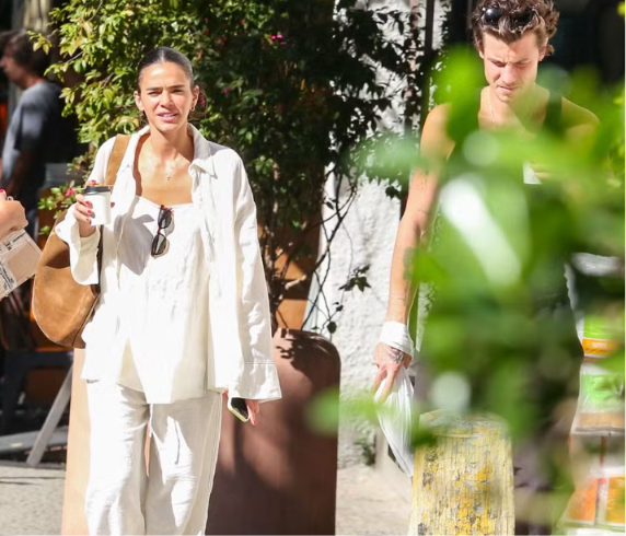 Bruna Marquezine processa paparazzo por fotos com Shawn Mendes em apartamento