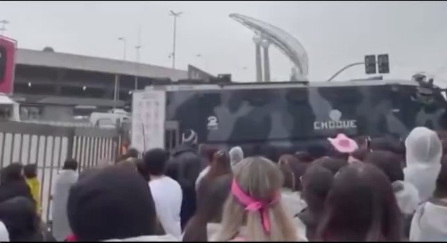 Show de Harry Styles: calçada cede e viatura da PM tomba no Morumbis