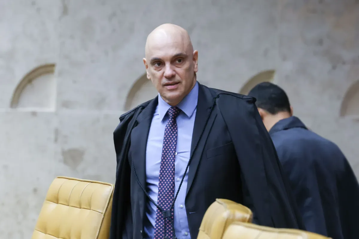 Moraes dá 48 horas para PGR e defesa se manifestarem sobre arma de Bolsonaro
