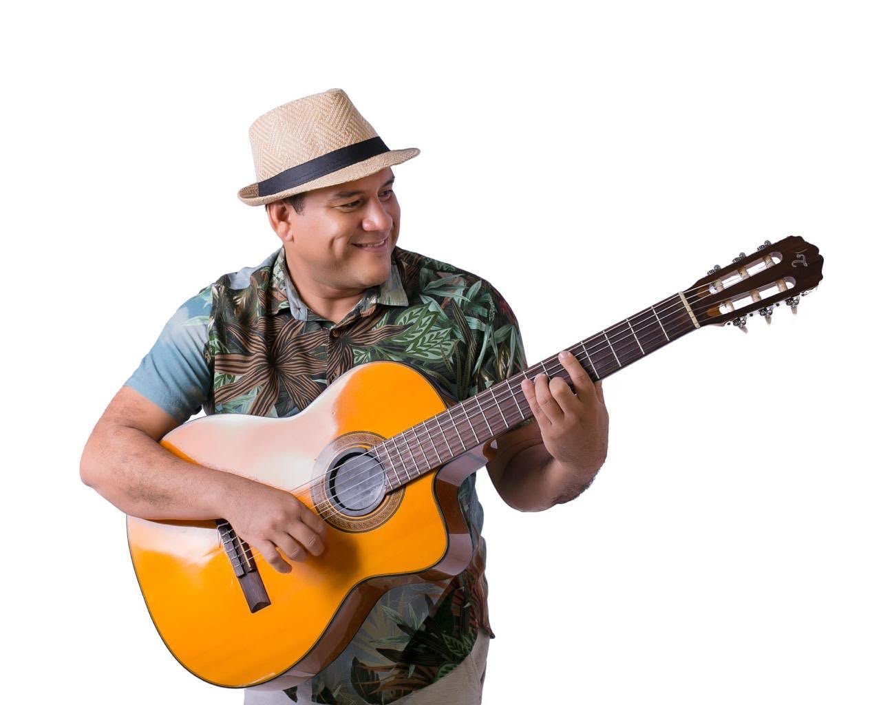 Adriano Lima reúne MPB, samba e toadas em shows em Manaus