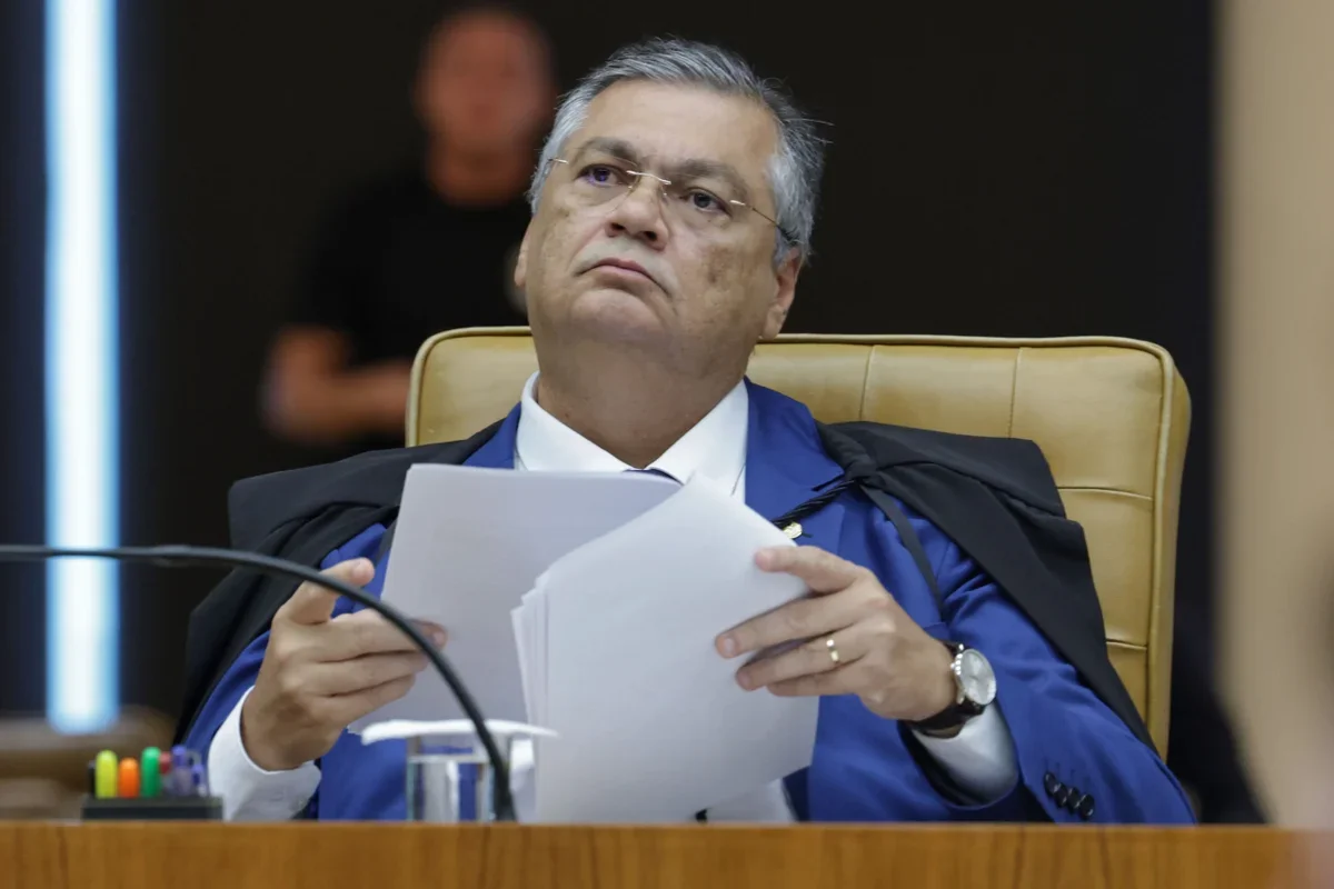 Flávio Dino dá prazo para partidos explicarem distribuição de emendas parlamentares
