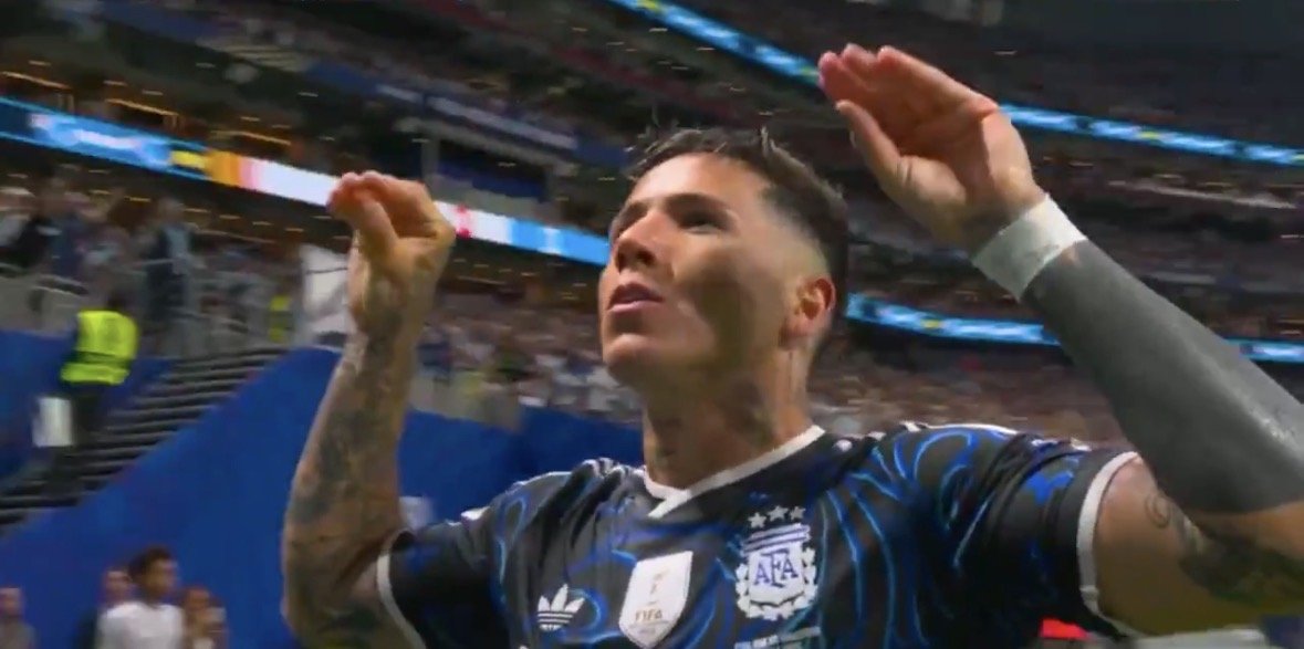 Rumo ao Tetra: Argentina vira sobre a Inglaterra e garante vaga na final da Copa