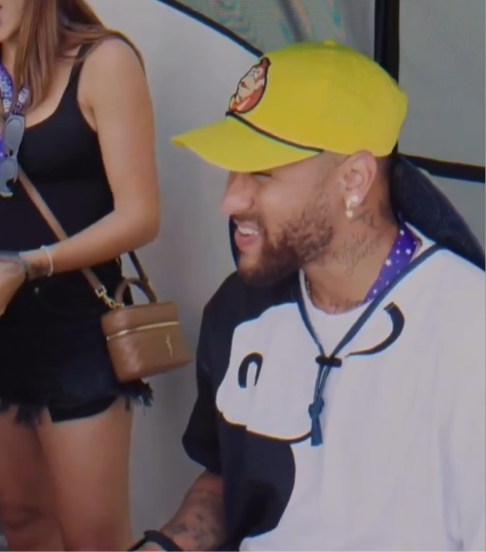 Neymar curte passeio na Disney com a família após eliminação na Copa