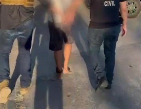 Homem é preso após invadir casa e esfaquear ex-companheira no Alvorada