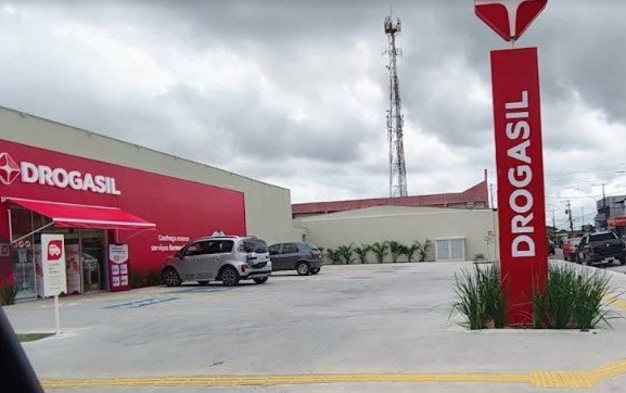 Assaltante rende funcionários de drogaria e rouba R$ 42 mil no Canaranas